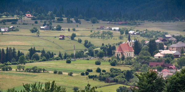 mountain-village-4366638_1920